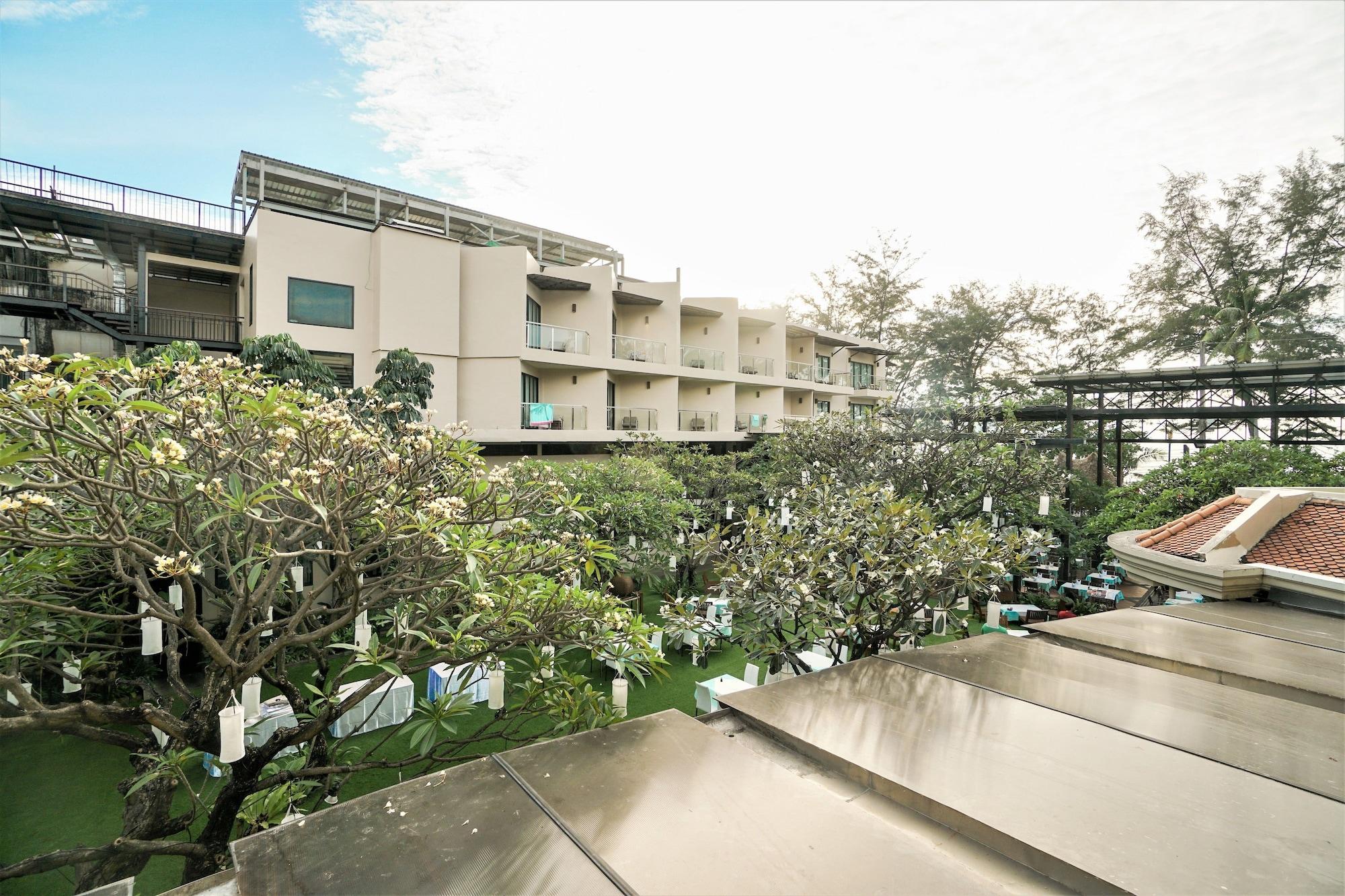 Deluxe Garden View